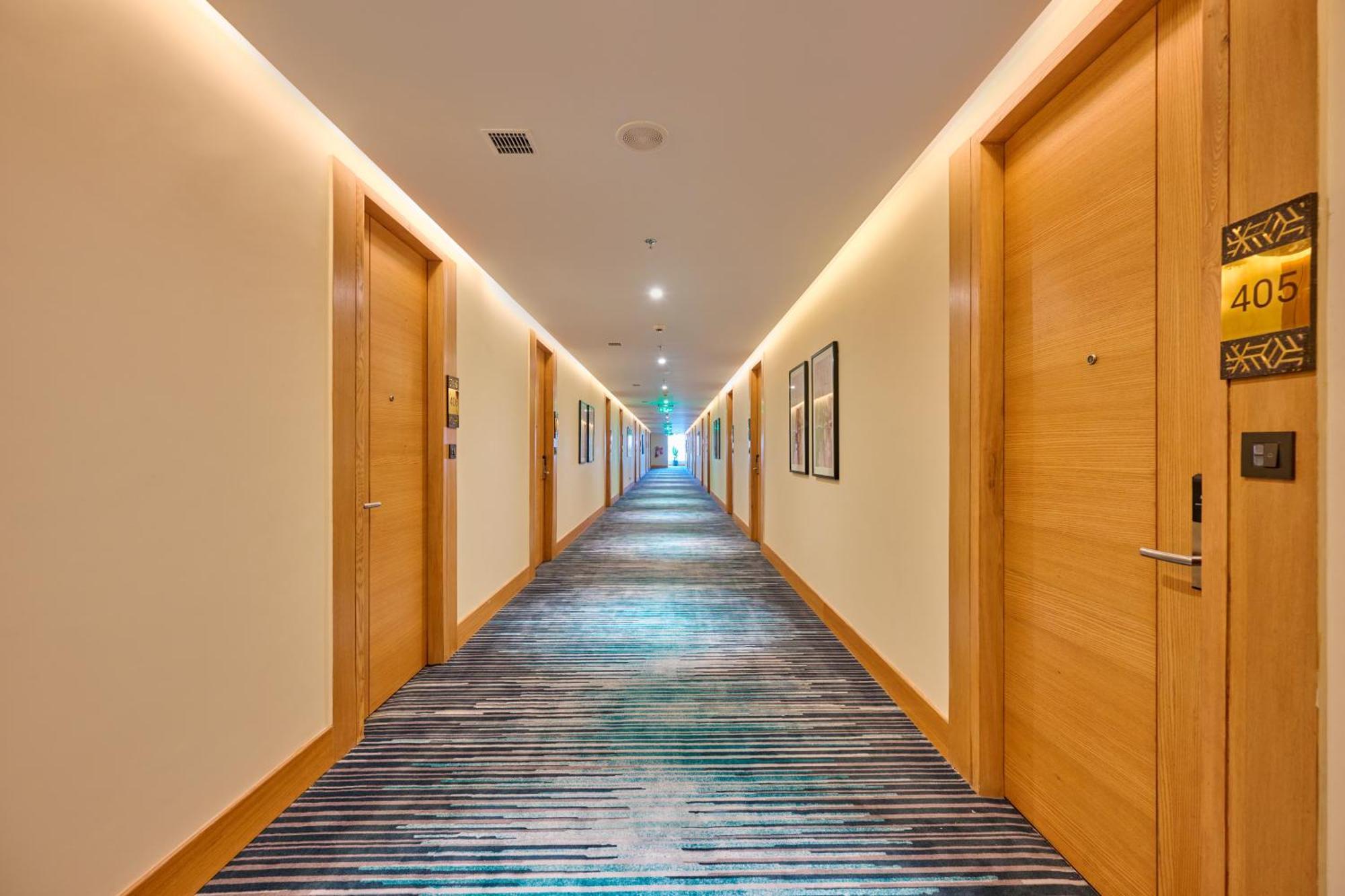 Iris Sarovar Portico Gurgaon Exterior foto